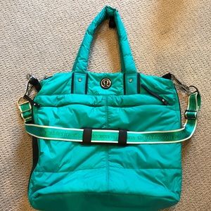 Lululemon Fast in Flight Bag in ocean!